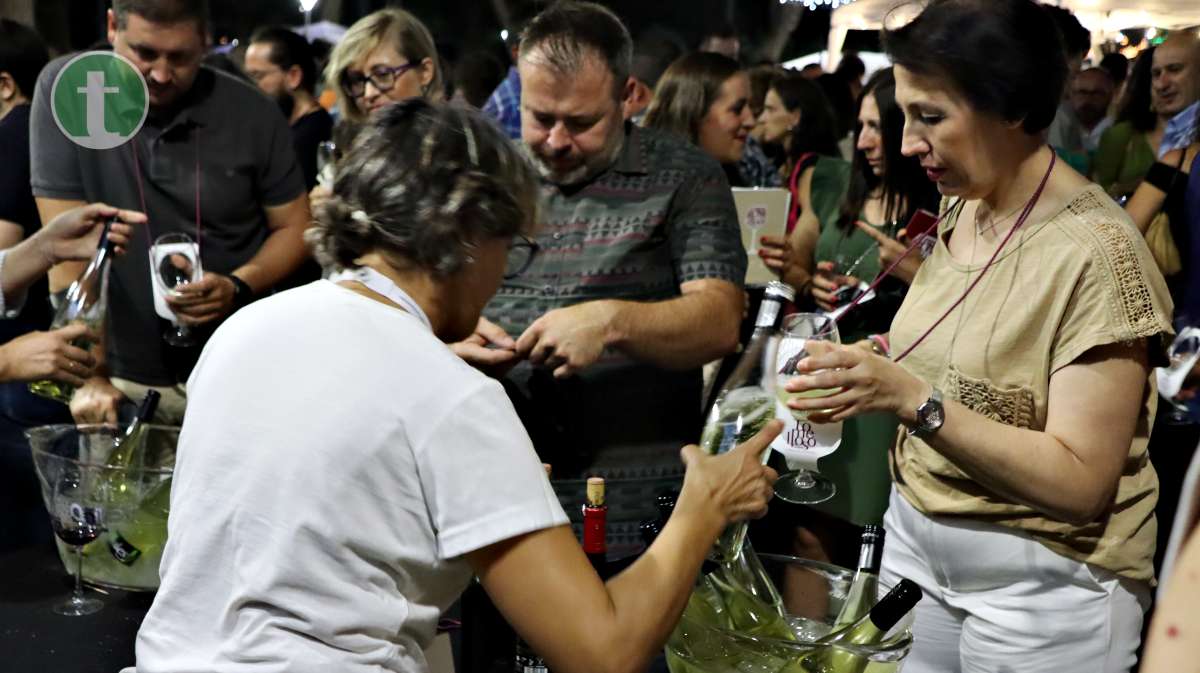 2.200 personas disfrutaron de una magnífica noche dedicada al vino en la Feria de Tomelloso
