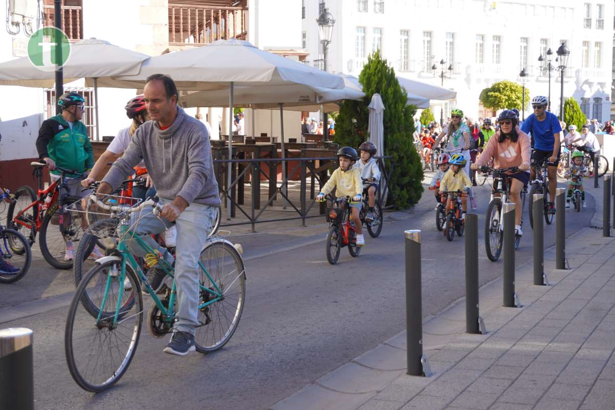 Tomelloso se llena de entusiastas del ciclismo en el "Día de la Bici"