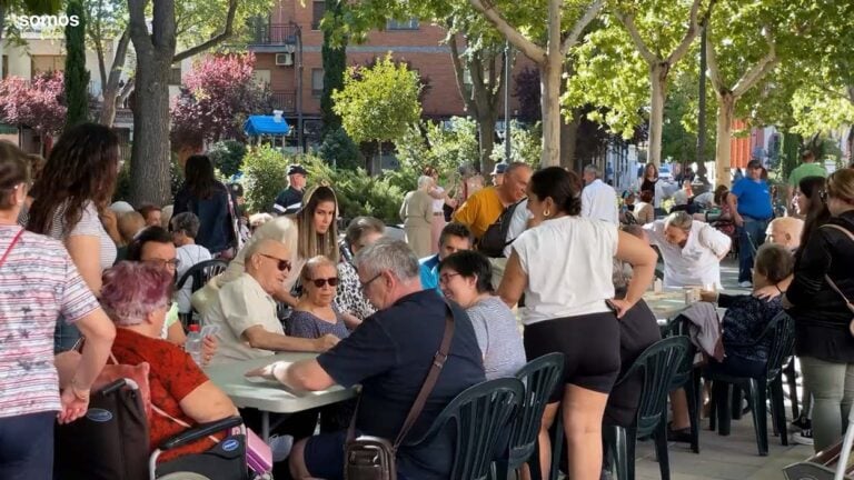 El Paseo de las Moreras se llena de alegría y diversión con motivo del Día de las Personas de Edad