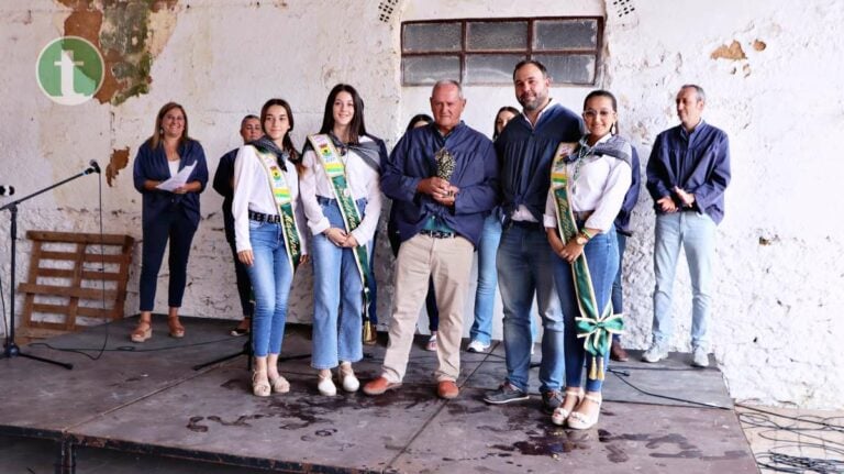 Eugenio Ruiz, muy emocionado, recibe el título de Vendimiador del Año 2023