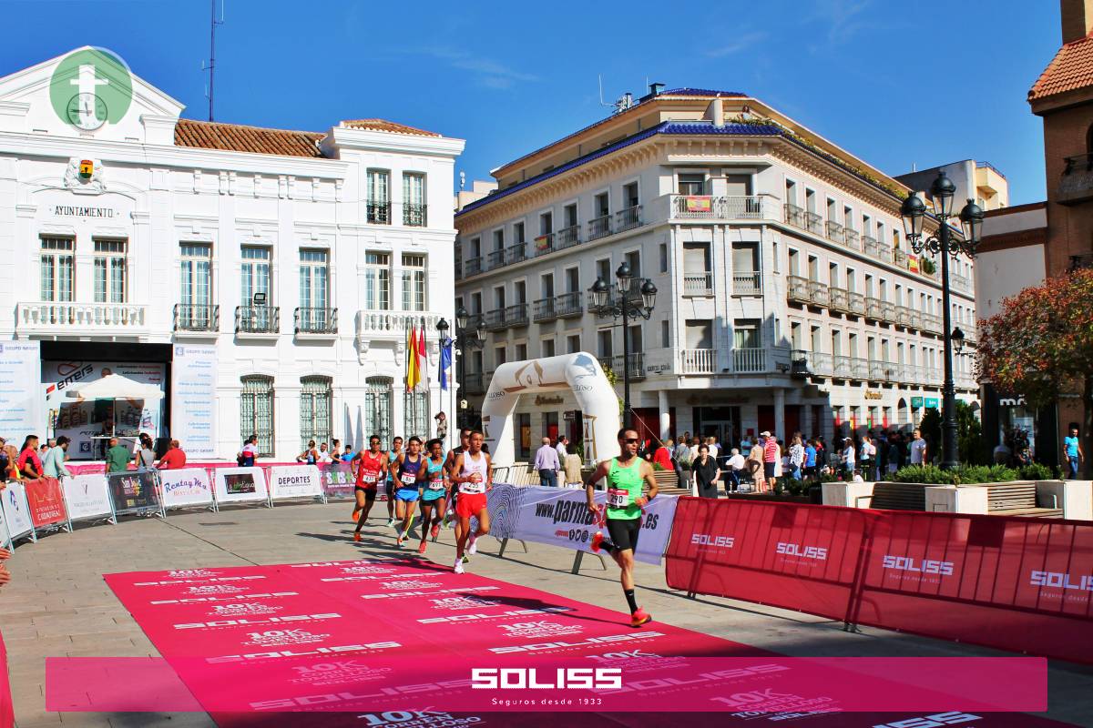 Fotos 10K CorrenTomelloso 2023: paso por Plaza de España
