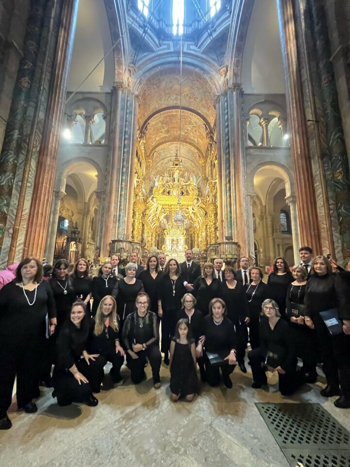 La Coral Lux Aeterna de Tomelloso se une a la Misa del Peregrino en Santiago de Compostela
