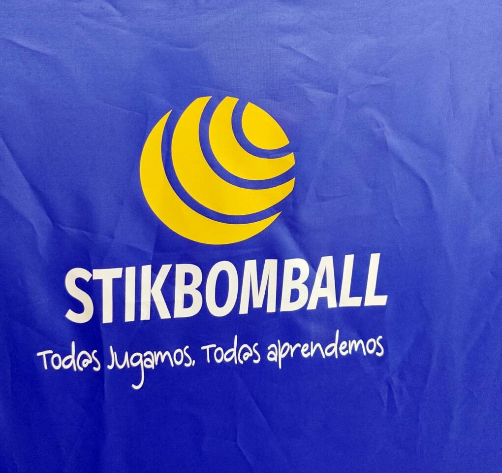 El deporte alternativo ‘Stikbomball’, creado en Tomelloso, conquista tierras extremeñas