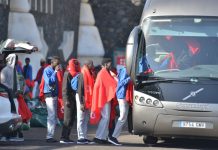 El Gobierno busca emplazamientos para aumentar la red de acogida tras la llegada de migrantes a Canarias