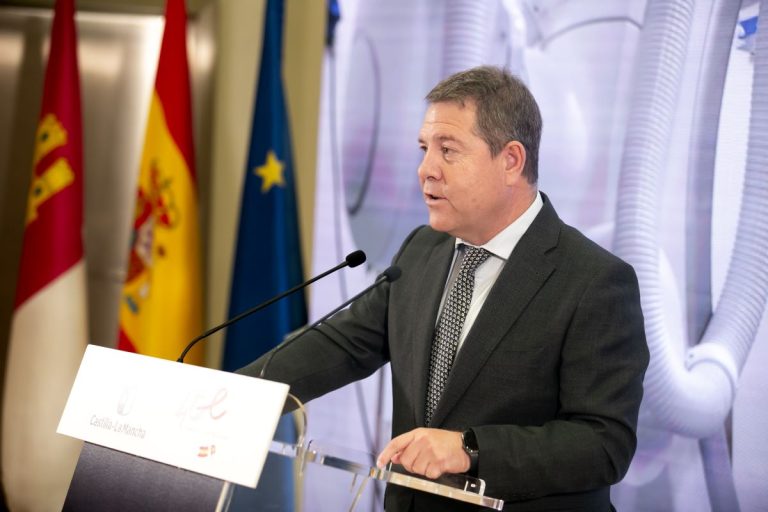 Page cobró 86.454 euros como presidente de C-LM en 2022, 2.922 más que el año anterior