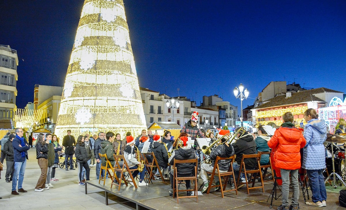 Continúan la música y villancicos del Conservatorio en la plaza de España