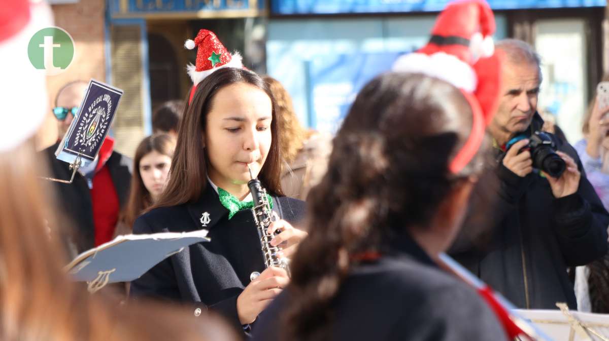 Santa Cecilia celebra la Navidad con "Villancicos, mantecados y mistela" bajo un sol radiante