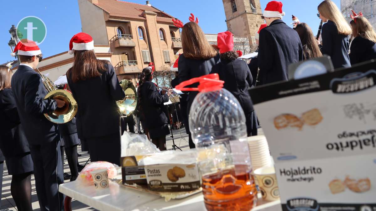 Santa Cecilia celebra la Navidad con "Villancicos, mantecados y mistela" bajo un sol radiante