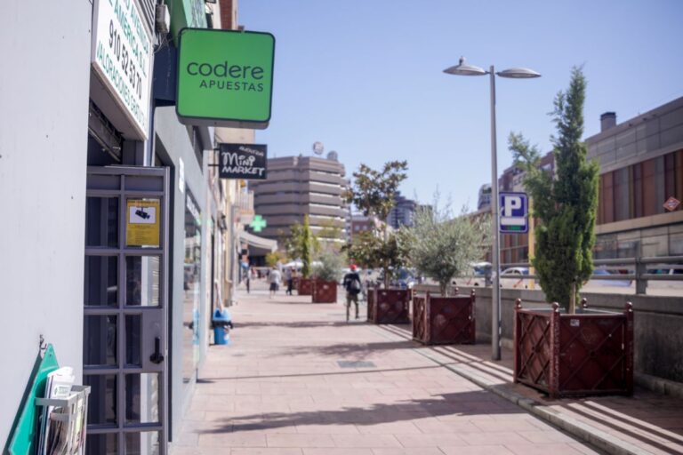 Castilla-La Mancha alerta de la expansión del juego con dinero entre los jóvenes