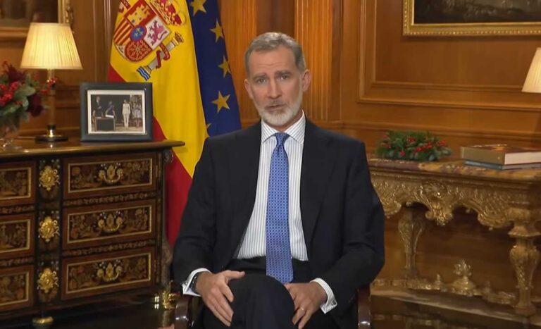 El Rey alerta de que fuera de la Constitución «no hay democracia ni convivencia»