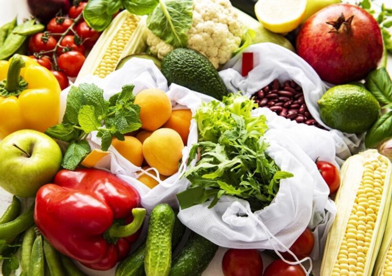 El Gobierno prorrogará la rebaja del IVA de los alimentos porque sus precios siguen siendo «altos»