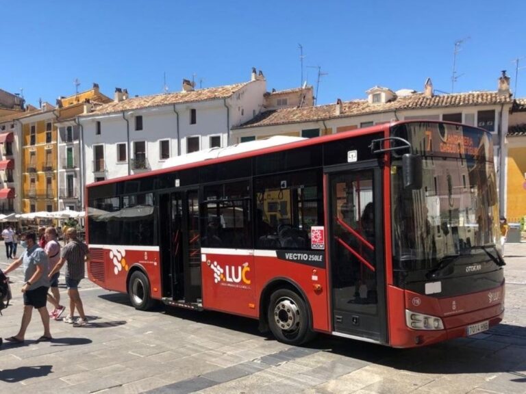 Los jóvenes de C-LM de entre 14 y 29 años seguirán pagando la mitad en el transporte interurbano
