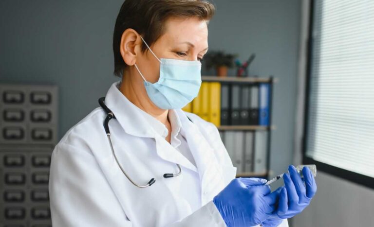 Mascarillas y teletrabajo centran el Protocolo Común contra la gripe, COVID y otros virus respiratorios