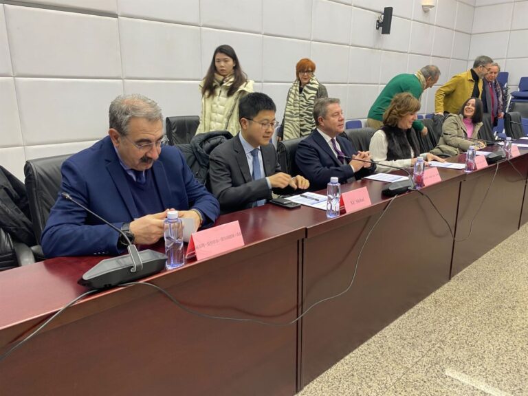 C-LM estudia el Centro de Información sanitaria de China para imitar procedimientos y avanzar en IA y bases de datos