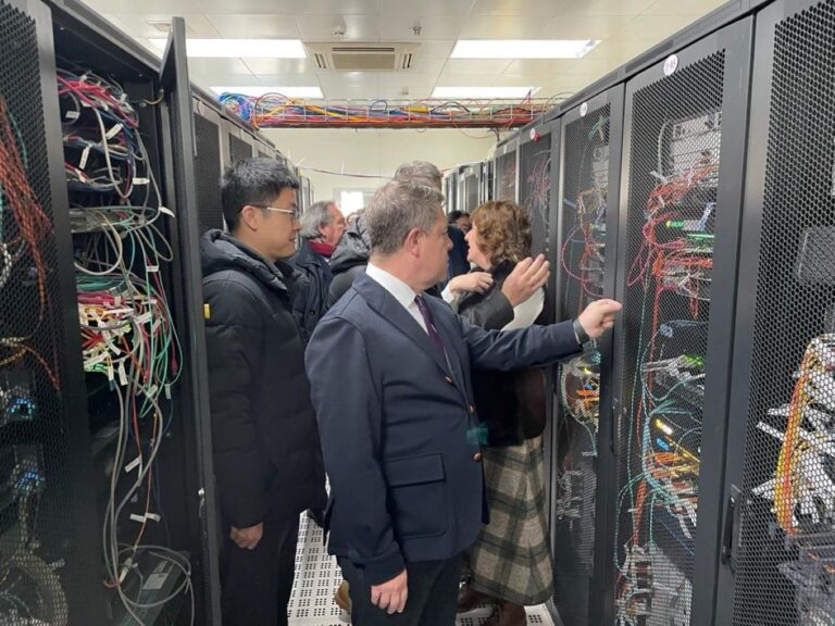 Page señala la intención de una empresa China del sector de la logística de instalarse en Castilla-La Mancha