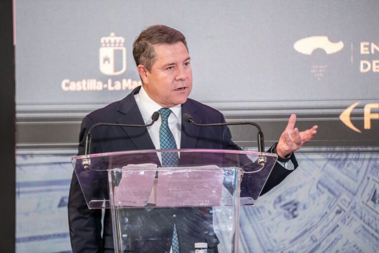 Page cumple el primer año de su tercer mandato y la Junta afirma tener la mitad de compromisos iniciados