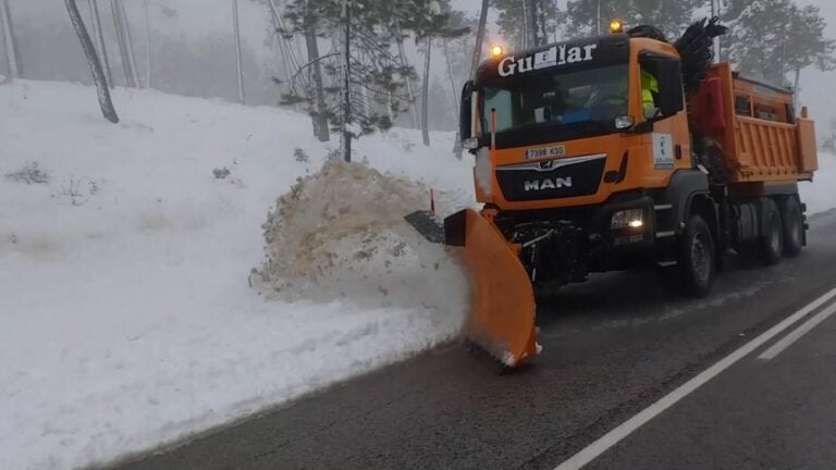 Más de 34.000 toneladas de sal y 179 quitanieves para garantizar la seguridad en carreteras de C-LM este invierno