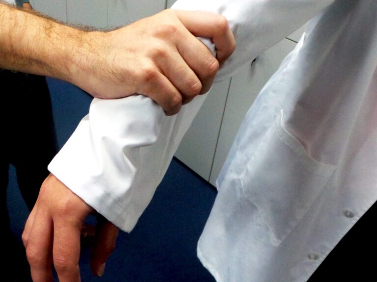 Detenida tras darle una bofetada a una médica en un PAC de Ciudad Real