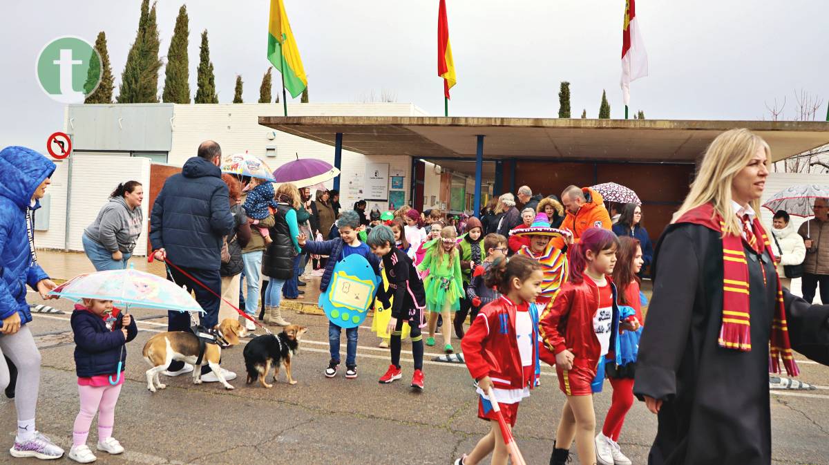 El CEIP Félix Grande de Tomelloso celebra su Carnaval educativo con un colorido desfile