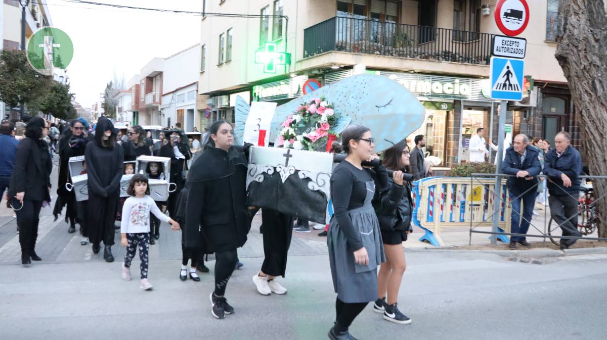 El multitudinario Entierro de la Sardina de Tomelloso cierra el carnaval 2024