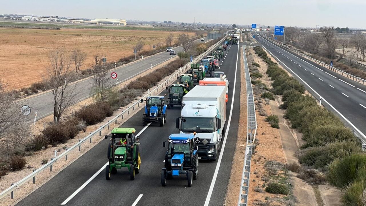 Tractorada en Tomelloso: más de 600 agricultores circulan a paso lento por la A43