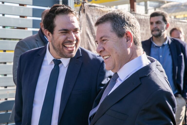 Page se solidariza con Besteiro tras las elecciones gallegas y pide análisis estatal: «El producto era regional, el guiso nacional»