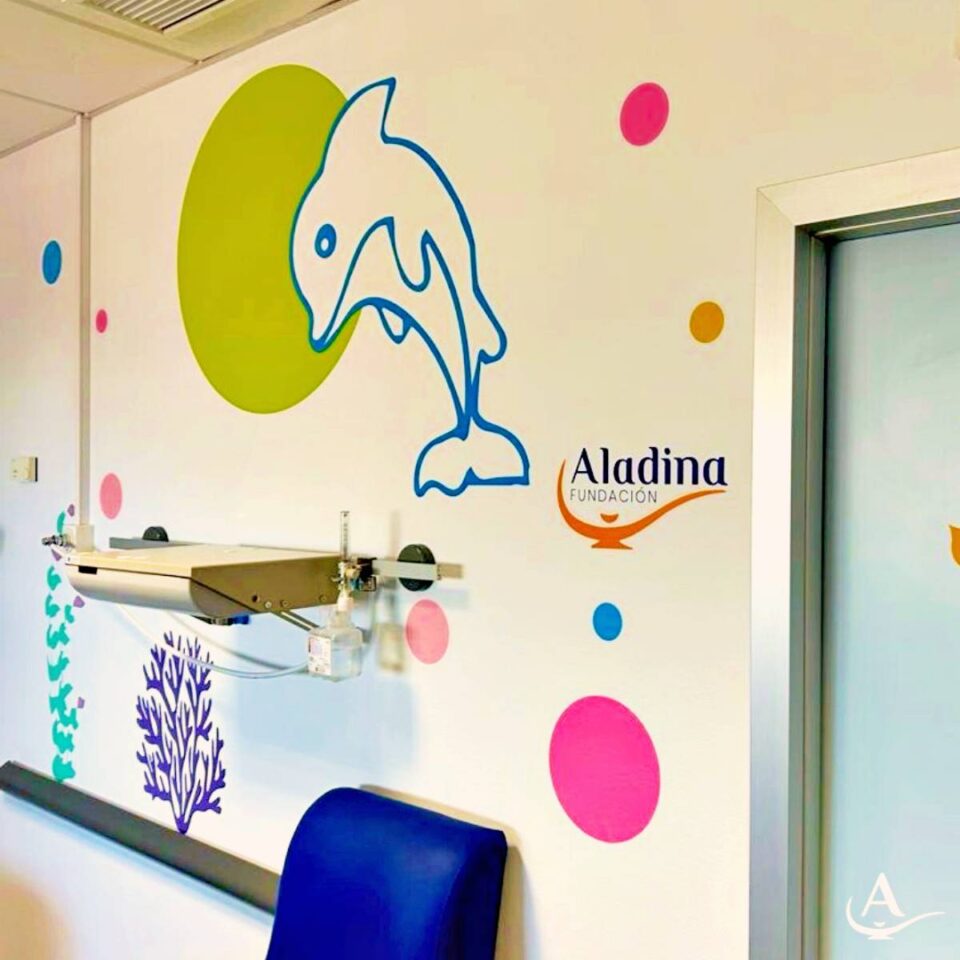 La Fundación Aladina transforma la sala pediátrica de urgencias del Hospital de Tomelloso en un viaje submarino