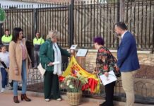 Tomelloso rinde homenaje a las víctimas del COVID-19 en un emotivo acto