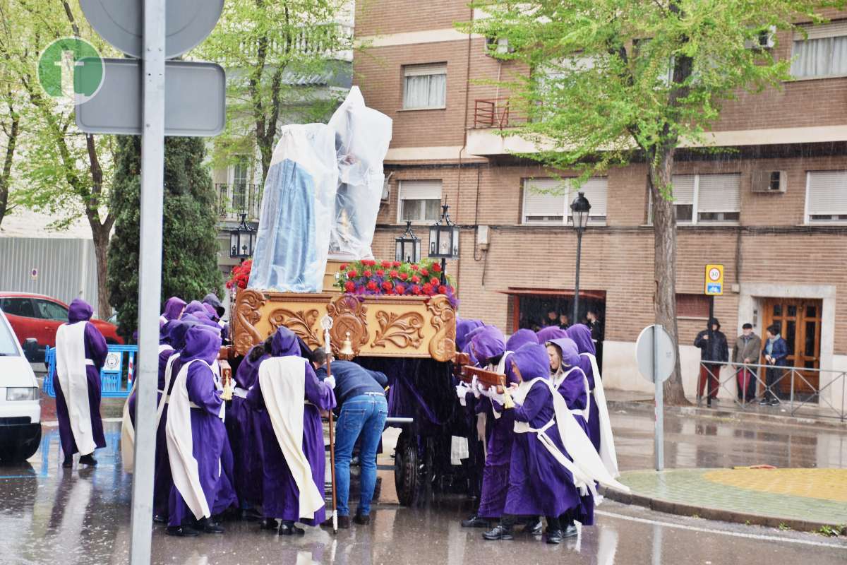 La lluvia obliga a suspender la procesión "Camino del Calvario" cuando ya había dado comienzo