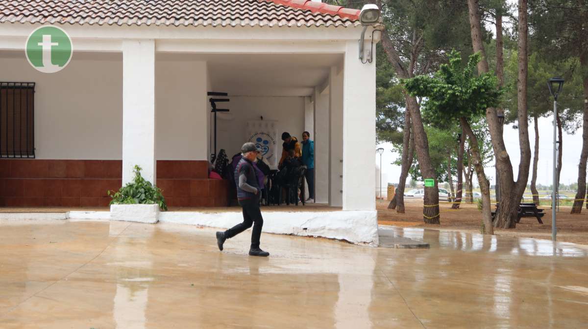 La lluvia merma la afluencia de romeros este sábado por la mañana en Pinilla