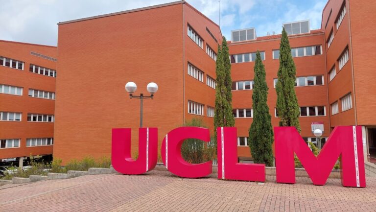 La Junta respeta que la UCLM aparte al profesor investigado por acoso sexual