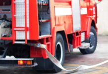 Fallece el conductor de un camión tras volcar e incendiarse en la A-4 a su paso por Herencia