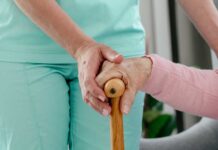 Castilla-La Mancha destina más de 17 millones de ayuda a los municipios para reforzar la atención a mayores