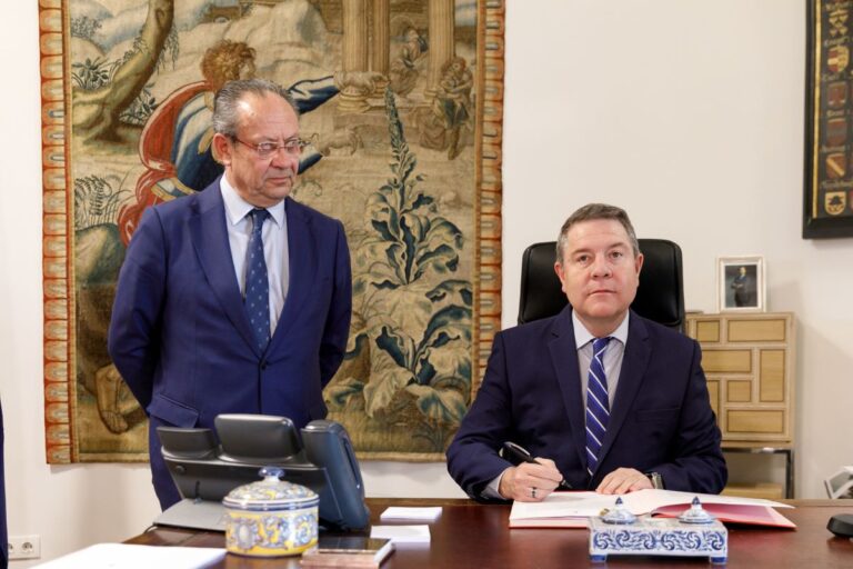 Page firma una carta a Sánchez pidiendo compromiso para que sus políticas vayan con financiación