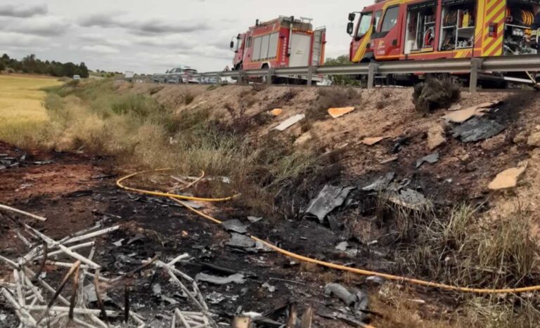 Muere el piloto de una avioneta al precipitarse al suelo en Alcázar de San Juan