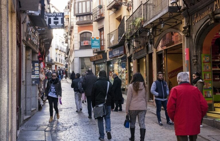 Sanidad trabaja en un «radar» en Atención Primaria para acompañar a mujeres con menopausia precoz