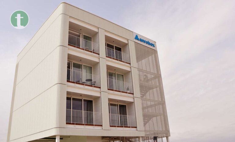 Tomelloso exporta innovación: Gandía se interesa por el sistema ANROBOX para afrontar la falta de vivienda