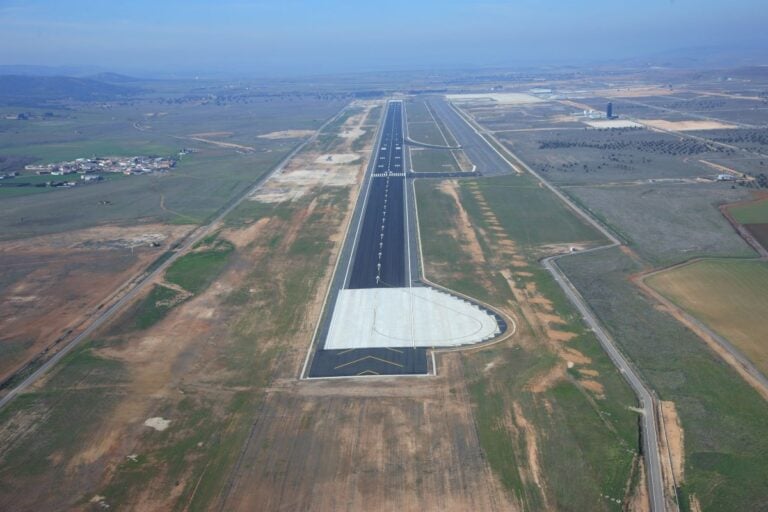 PSOE valora que el Gobierno haya sido «coherente» descartando el aeropuerto de Ciudad Real como centro de inmigrantes