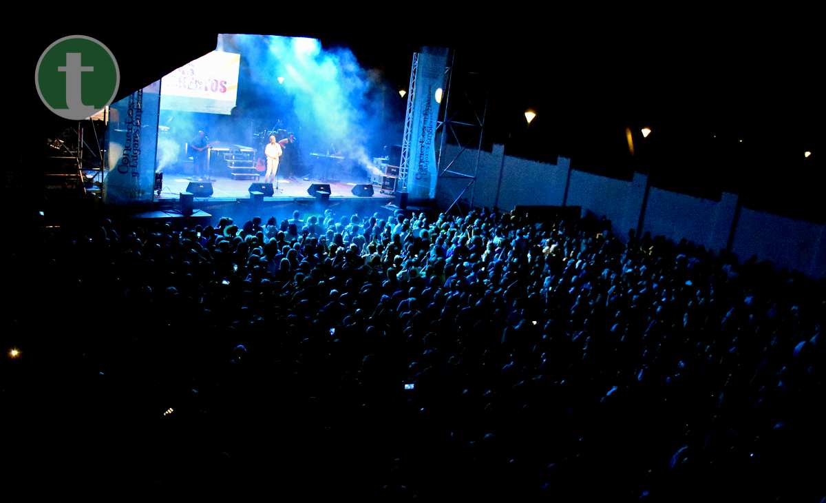 Deskaraos y Carlos Baute ofrecen un gran concierto en el Paco Gálvez de Tomelloso