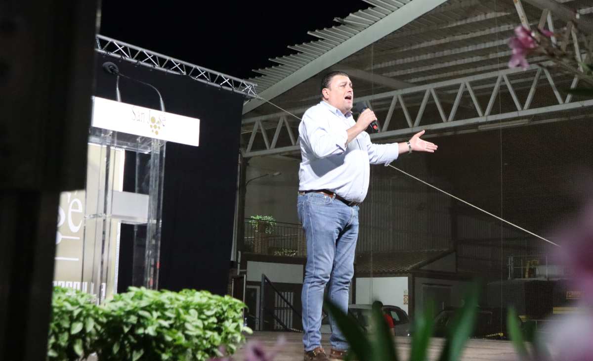 Risas con Leo Harlem y alguna sorpresa marcan el Día del Socio en la Bodega San José de Tomelloso