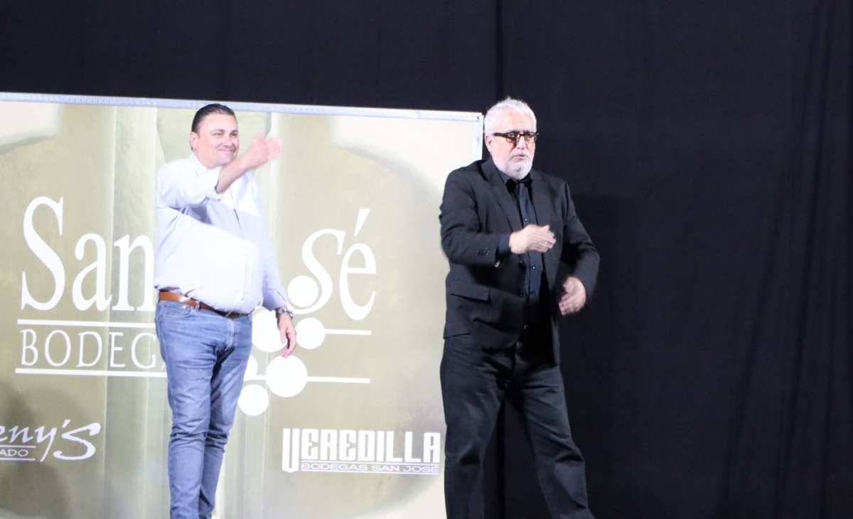 Risas con Leo Harlem y alguna sorpresa marcan el Día del Socio en la Bodega San José de Tomelloso