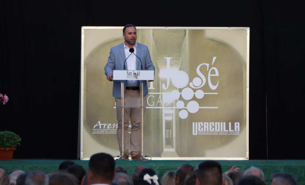 Risas con Leo Harlem y alguna sorpresa marcan el Día del Socio en la Bodega San José de Tomelloso