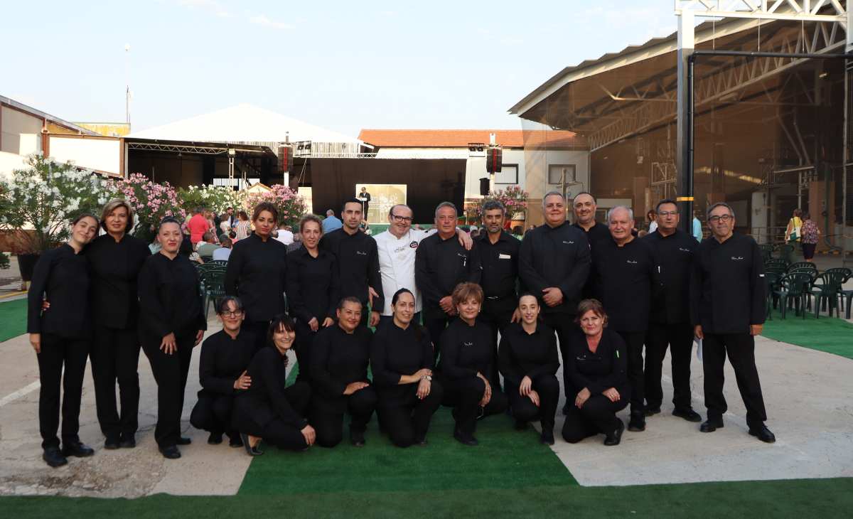 Risas con Leo Harlem y alguna sorpresa marcan el Día del Socio en la Bodega San José de Tomelloso