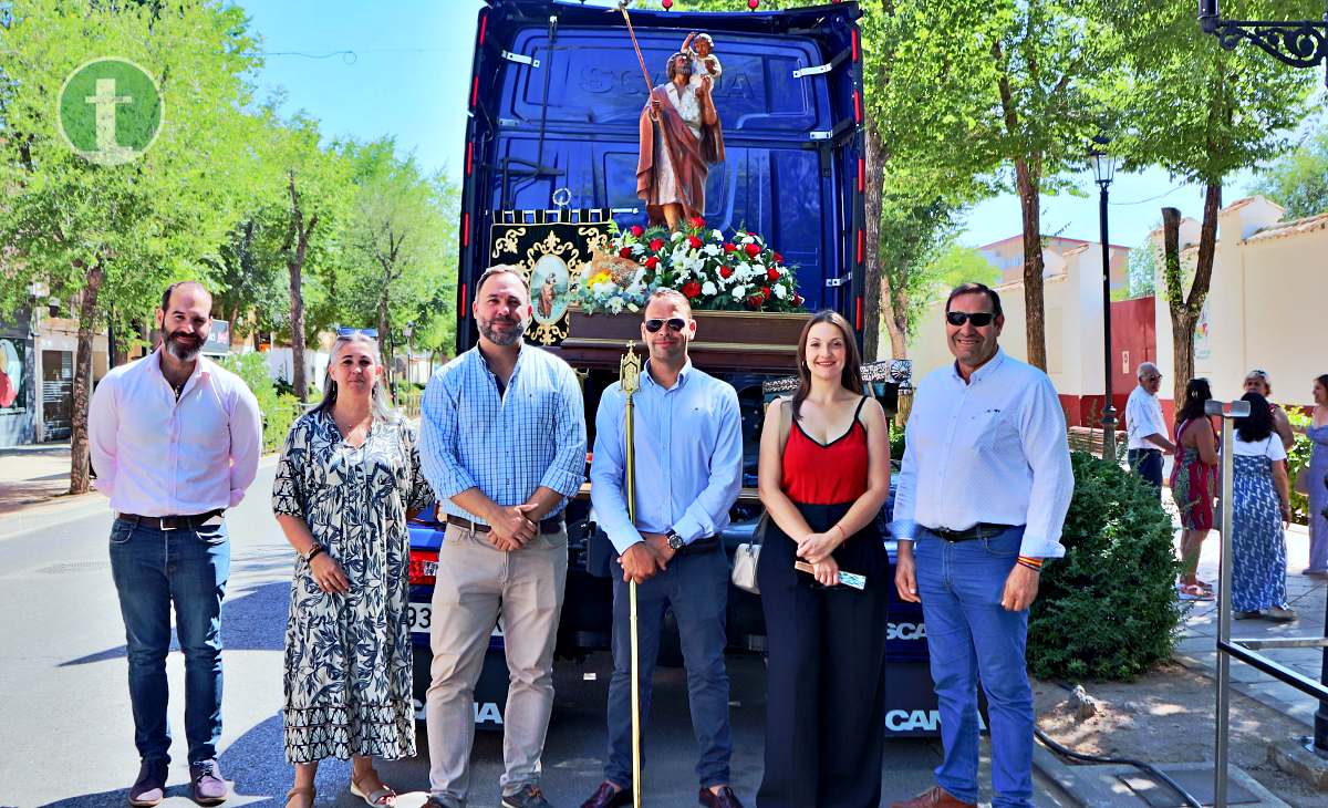 Alrededor de 100 vehículos celebran San Cristóbal por las calles de Tomelloso