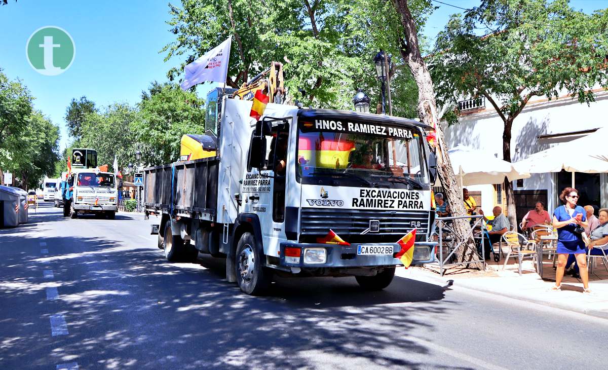 Alrededor de 100 vehículos celebran San Cristóbal por las calles de Tomelloso