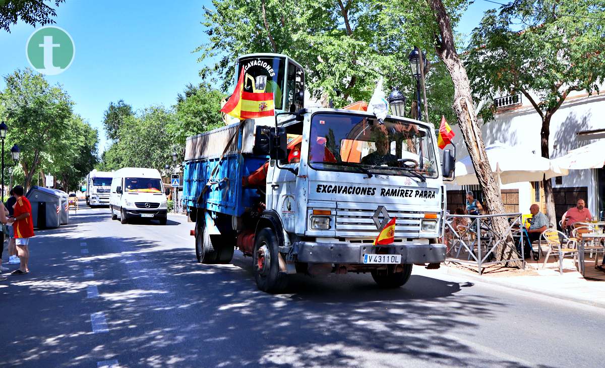 Alrededor de 100 vehículos celebran San Cristóbal por las calles de Tomelloso