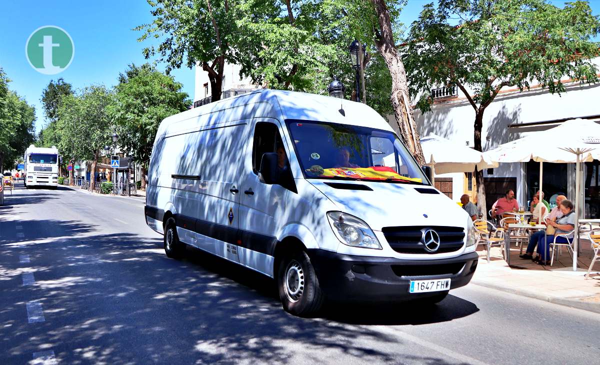 Alrededor de 100 vehículos celebran San Cristóbal por las calles de Tomelloso