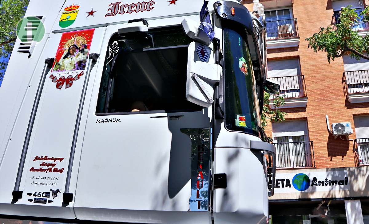 Alrededor de 100 vehículos celebran San Cristóbal por las calles de Tomelloso