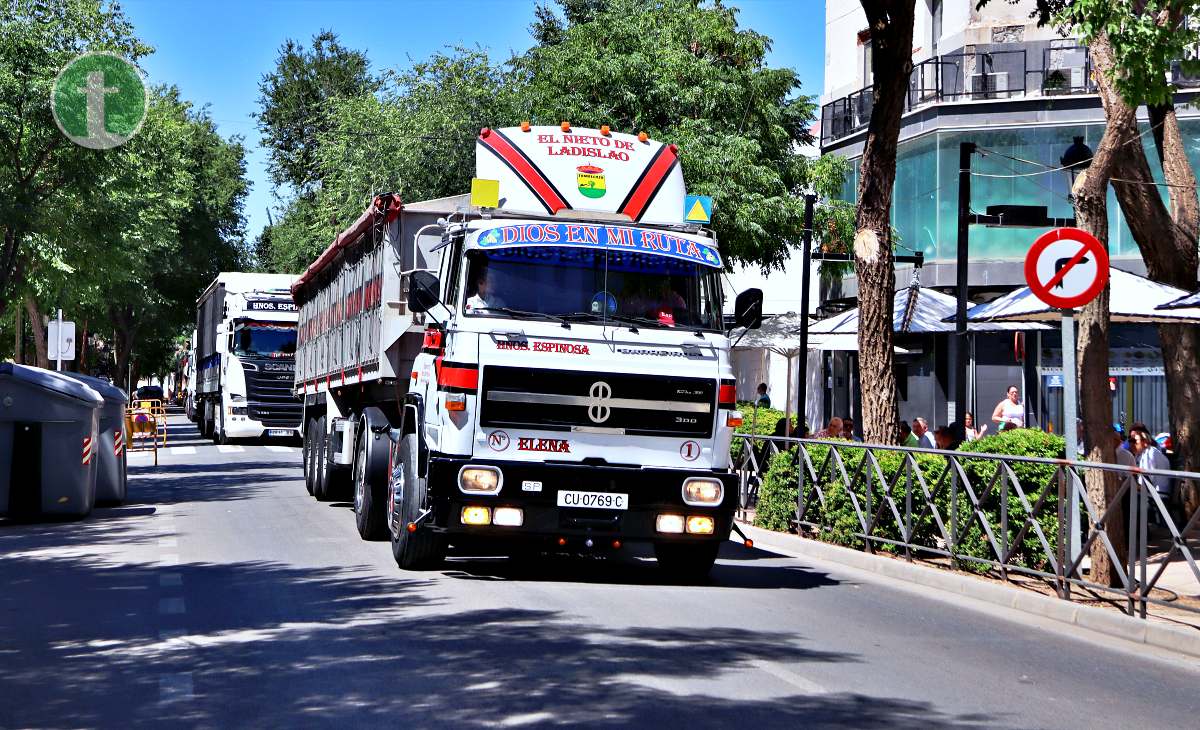 Alrededor de 100 vehículos celebran San Cristóbal por las calles de Tomelloso