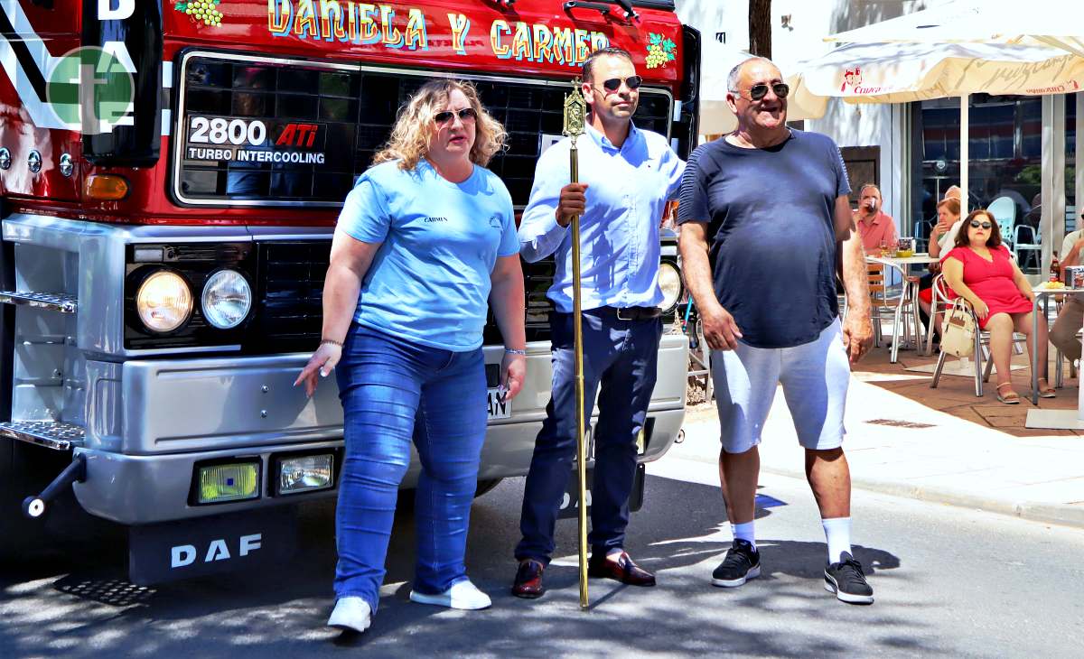 Alrededor de 100 vehículos celebran San Cristóbal por las calles de Tomelloso